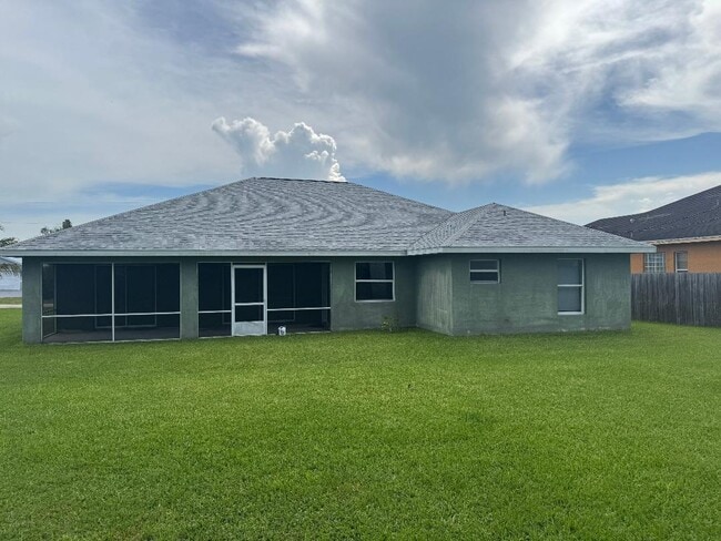 Building Photo - 2461 SW Webster Ln