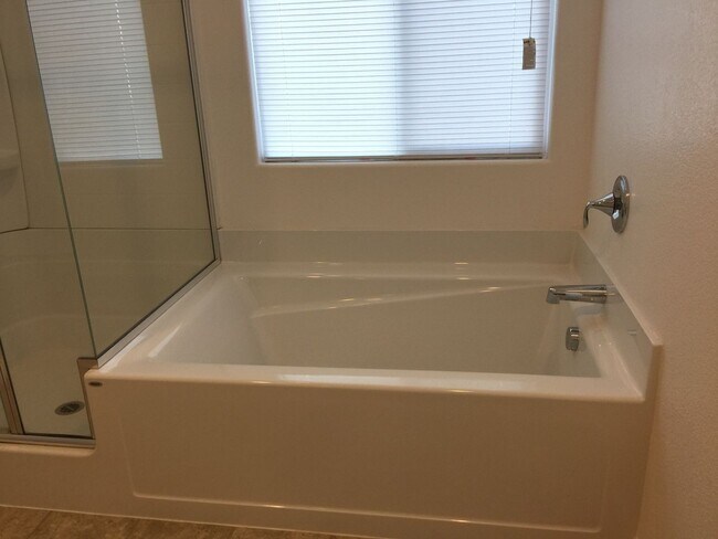 Building Photo - Spacious 3 Bedroom, newer home in South Sacramento