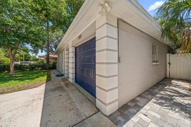 Building Photo - 3920 W Barcelona St