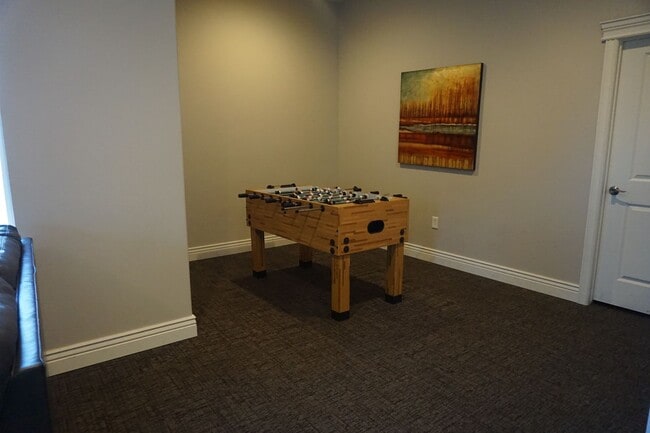 Building Photo - 8264 Resaca Dr