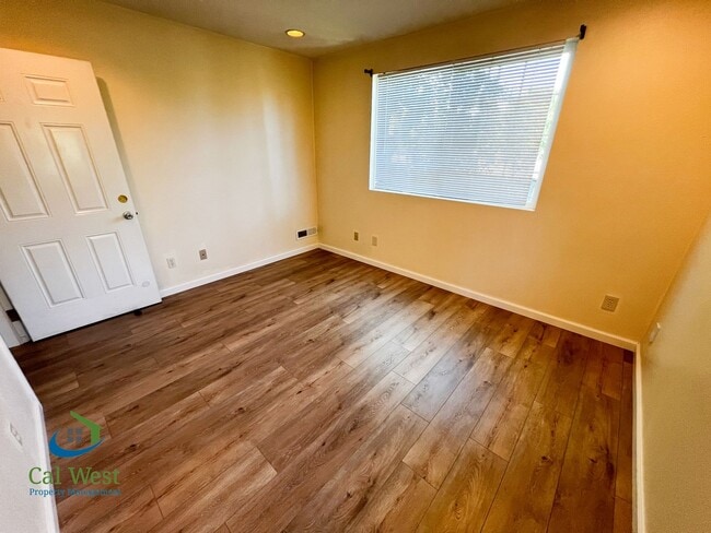 Building Photo - $5800 - Spacious 5 Beds 4 baths with large...