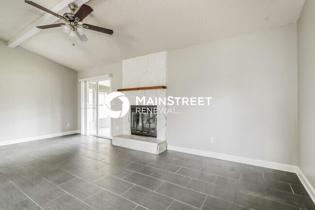 Building Photo - 3 Bedroom Pet-Friendly Home in Jacksonville, FL with Main Street Renewal
