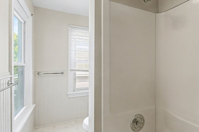 Building Photo - Three bedroom, 1.5 bath duplex