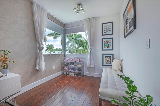 Building Photo - 7515 NW 99th Ave