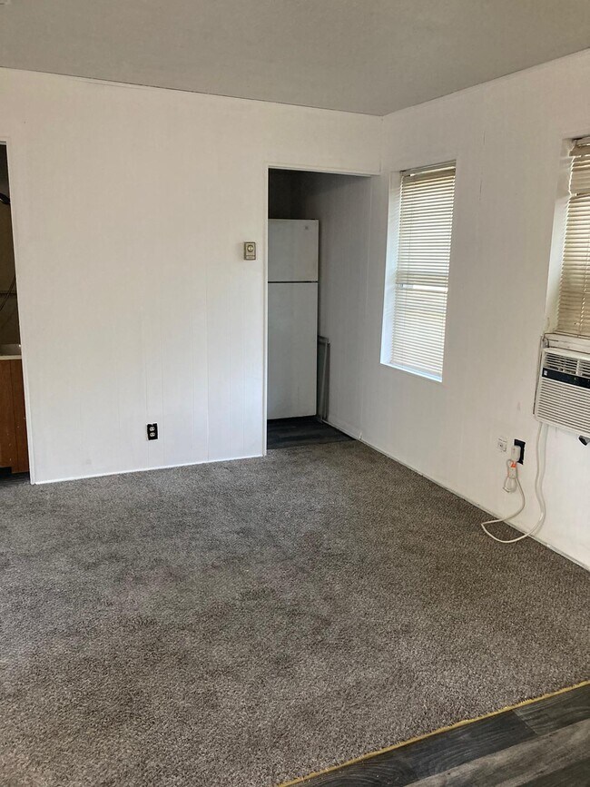 Building Photo - 244 N Vine St