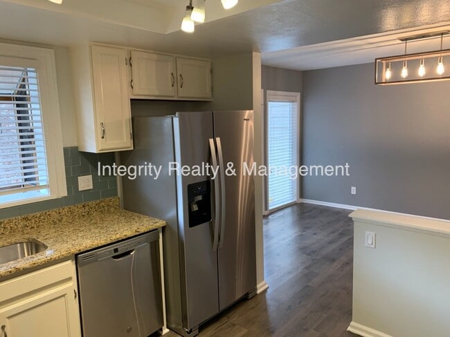 Building Photo - 7565 S Cove Cir