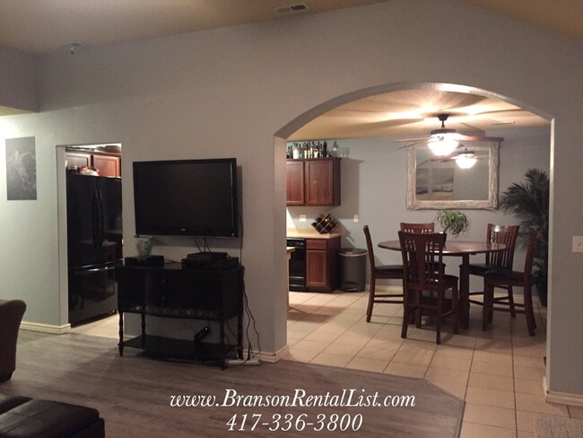 Building Photo - 3BR Home with Fenced in backyard