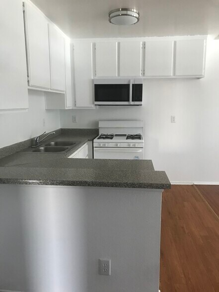 Building Photo - 11948 Hart St