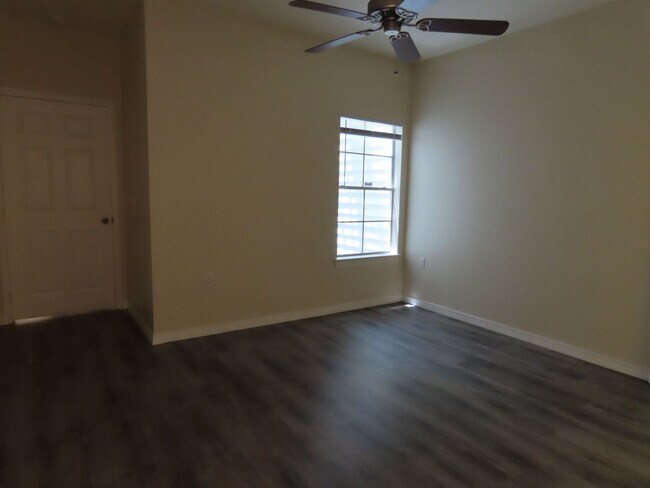 Building Photo - Orlando Park Central Gated Resort Style Co...