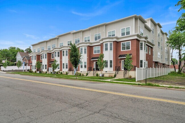 Primary Photo - 70 Ridgedale Ave