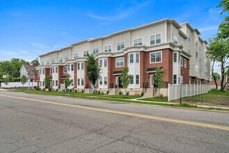 Building Photo - 70 Ridgedale Ave