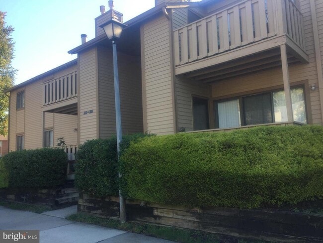 Building Photo - 1609 Woodhollow Dr