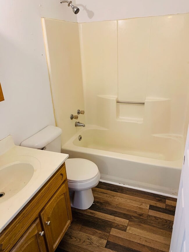 Building Photo - Coming Soon - Cozy 3 Bedroom, 1 Bath Townh...