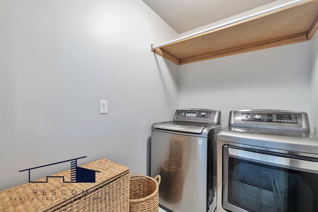Building Photo - Immaculate 3-bedroom, 3.5-bathroom home for lease in Syracuse!