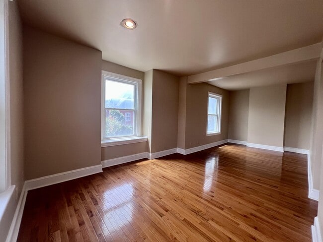 Building Photo - 1303 W 13th St