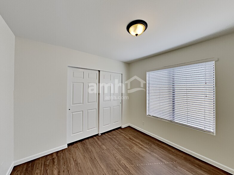 Building Photo - 11106 E Becker Ln