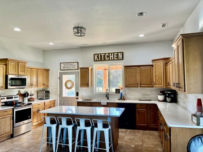 Building Photo - Country Home in Eldon, MO