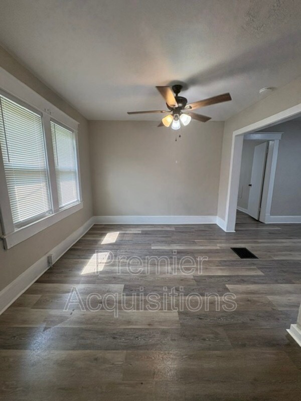 Building Photo - 3318 Fernwood Ave