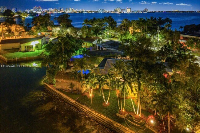 Building Photo - 7975 Biscayne Point Cir