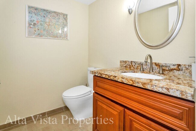 Building Photo - Beautiful Dual Master bedroom Townhome in ...