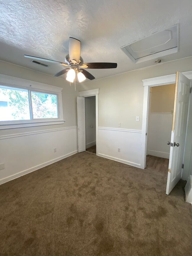 Building Photo - Amazingly Located Home