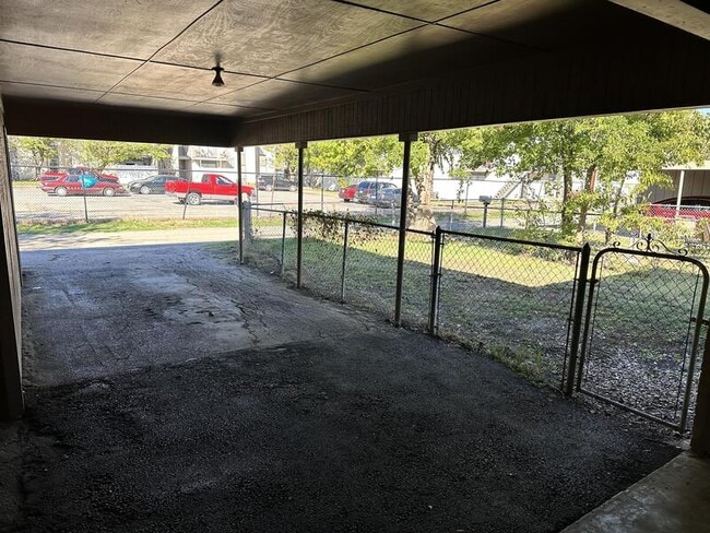 Building Photo - Stanford St 3102 - A