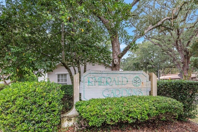 Building Photo - 632 Emerald Ln