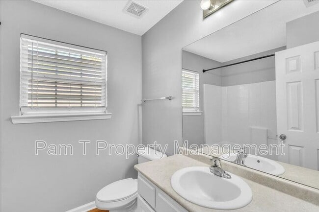 Building Photo - 3 Throgs Neck Way