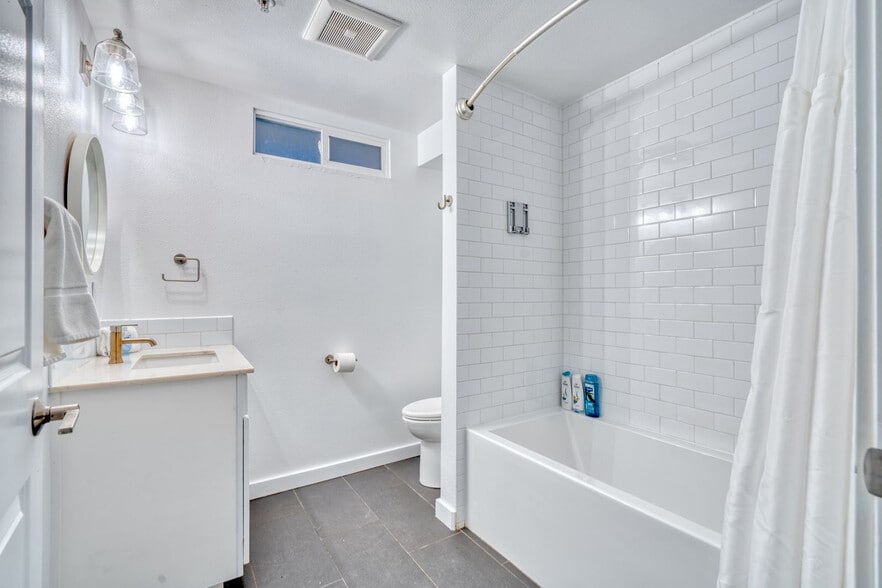 Building Photo - 3046 NE Glisan St