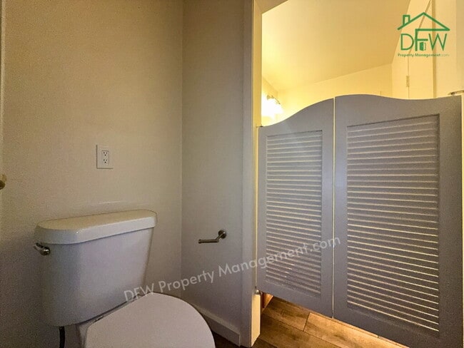 Building Photo - Charming 3-Bedroom Haven in Euless - Stainless Appliances, Large Fenced Yard