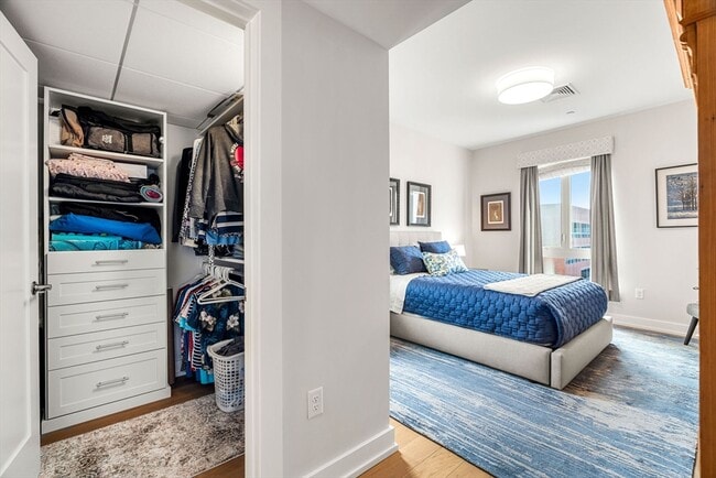 Building Photo - 65 Washington St