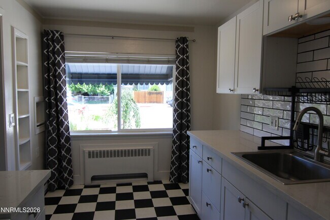 Building Photo - 1070 Kirman Ave