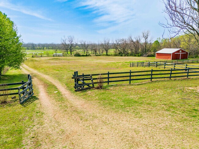 Building Photo - 9224 W 1st St