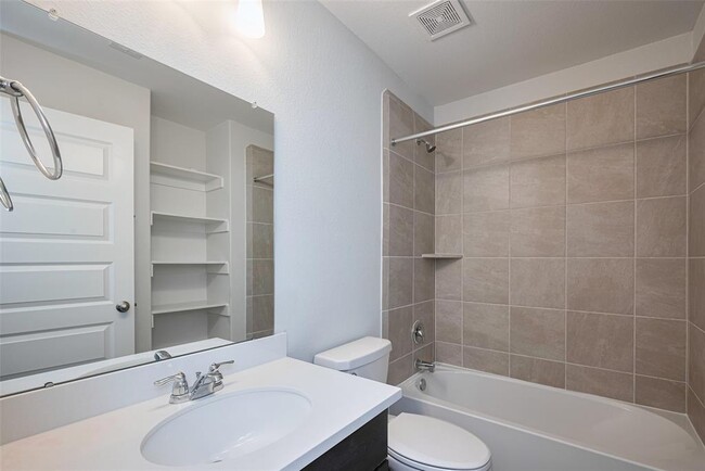 Building Photo - 27846 Western Crk Ct