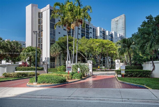 Building Photo - 16909 N Bay Rd