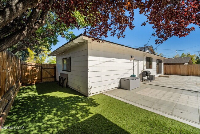 Building Photo - 1175 Akard Dr