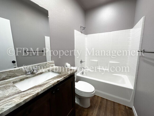 Building Photo - 427 Jannie St