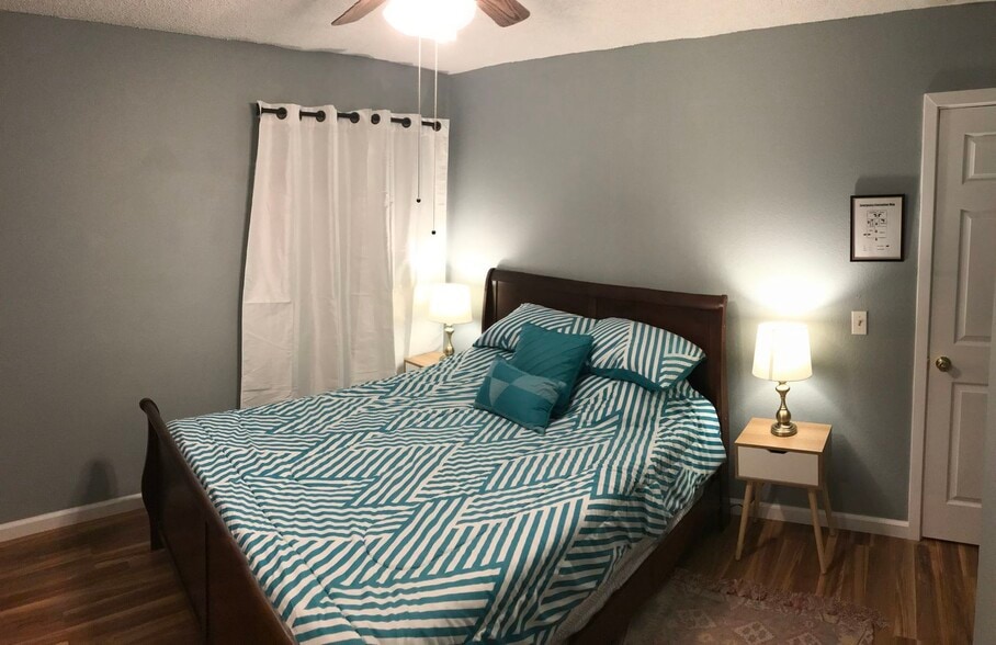 Building Photo - 6577 Desert Queen Ave