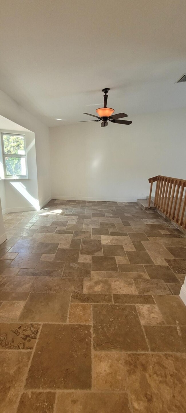 Building Photo - 524 Indigo Ave