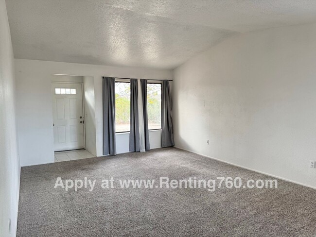 Building Photo - Comfortable 3 Bed 2 Bath Home