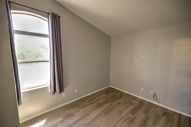 Building Photo - Smart East Side 3 Bedroom Home with EV cha...