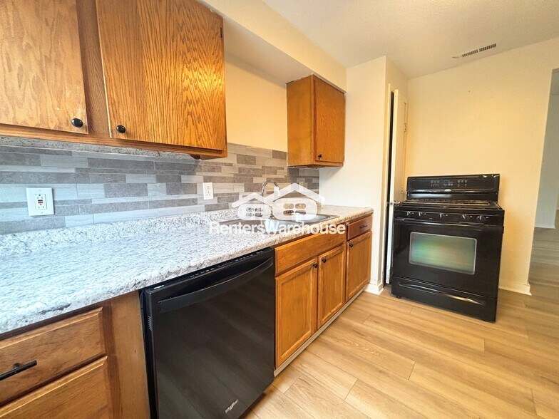 Building Photo - 228 1st St