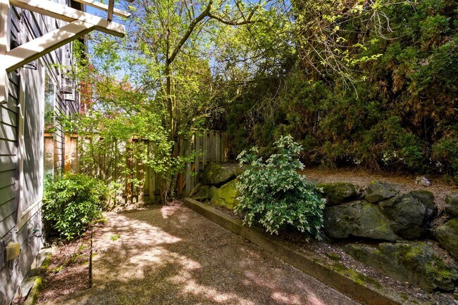 Building Photo - 2322 NW 168th Pl