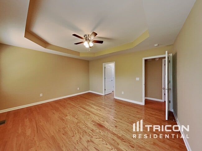 Building Photo - 127 Diane Lp