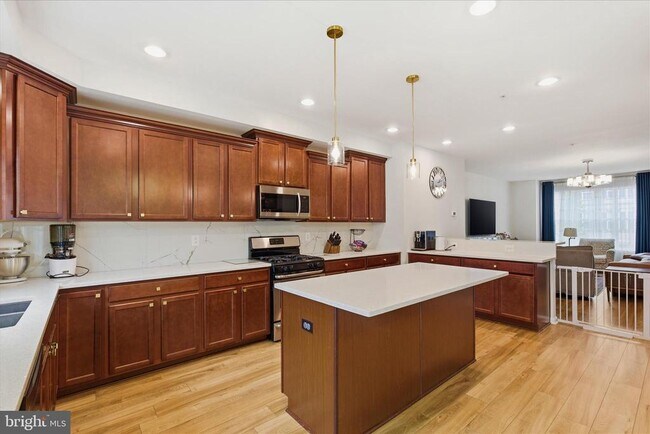 Building Photo - 5457 Spotswood Pl