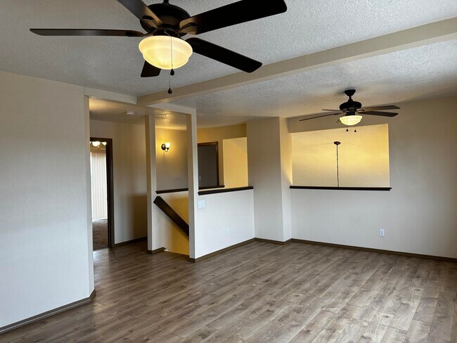 Building Photo - 800 Halter Dr SW