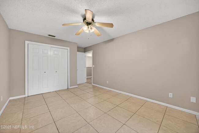 Building Photo - 3945 Oak St