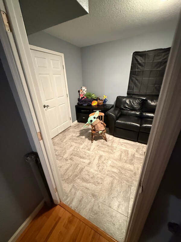 Building Photo - 220 St George Dr