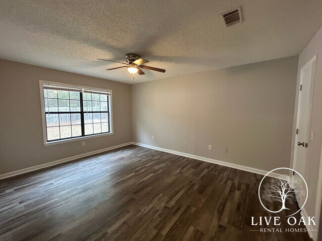 Building Photo - 904 Willowbrook Dr