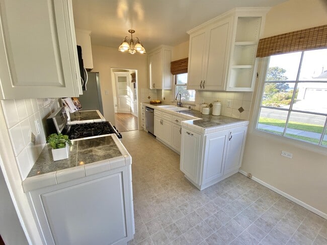 Building Photo - 4491 Coronado Ave